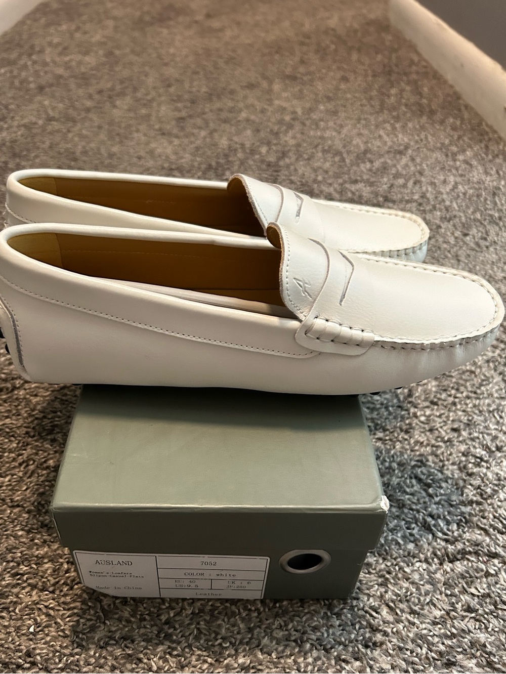 NIB Ausland White Leather Penny Driving Loafers Flats Sz 40 (US 9-9 1/2)